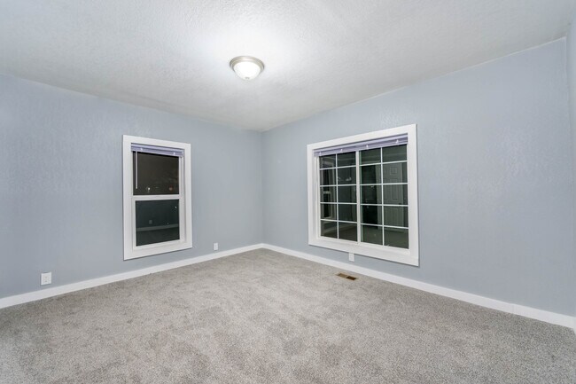 407 W 6th Ave in Hutchinson, KS - Building Photo - Building Photo