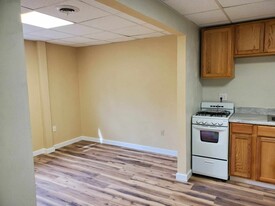 1170 Wayne Ave, Unit Apt. 14 in Indiana, PA - Building Photo - Building Photo