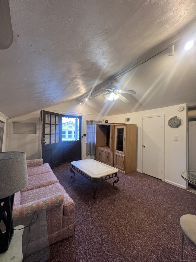 466 Derby Ave in West Haven, CT - Building Photo - Building Photo