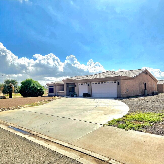 11333 Desert Trailways Ln in Blythe, CA - Building Photo - Building Photo