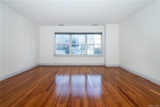 543 Main St, Unit 208 in New Rochelle, NY - Building Photo - Building Photo