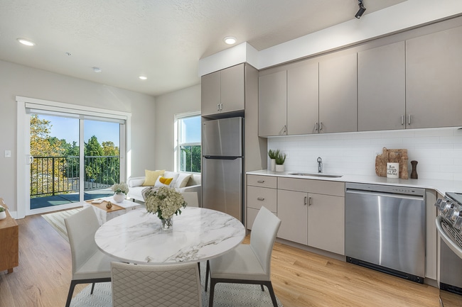 Luka Apartments in Garden City, ID - Foto de edificio - Building Photo