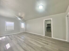 5701 45th St, Unit Unit A in Lubbock, TX - Building Photo - Building Photo