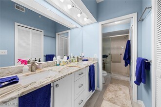 4201 Sawgrass Point Dr in Bonita Springs, FL - Foto de edificio - Building Photo