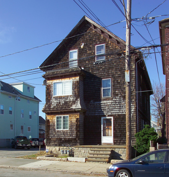 20 Grove St in Fall River, MA - Foto de edificio - Building Photo