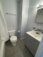 916 S 11th St, Unit 2R in Philadelphia, PA - Foto de edificio - Building Photo