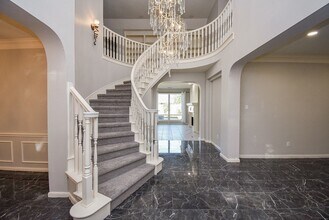 2810 Grassy Knoll Ct in Sugar Land, TX - Foto de edificio - Building Photo