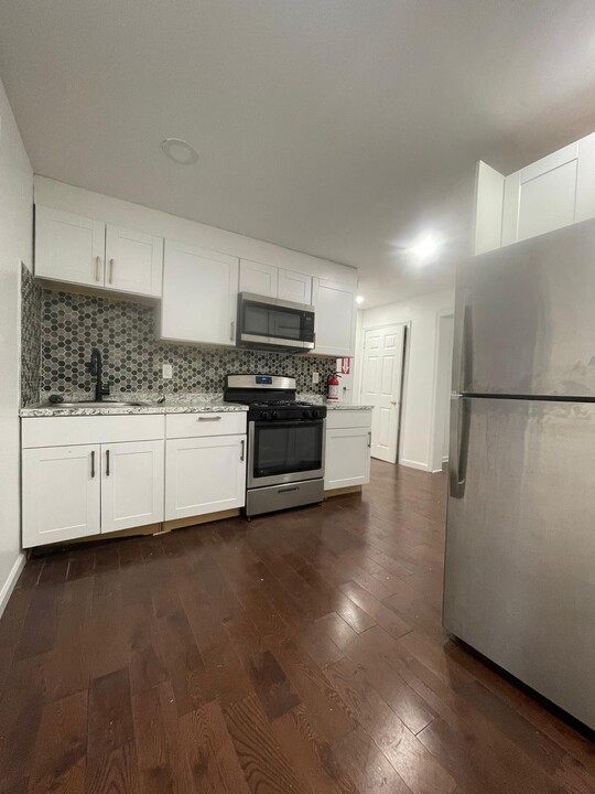 23 Westervelt Pl, Unit G in Jersey City, NJ - Building Photo