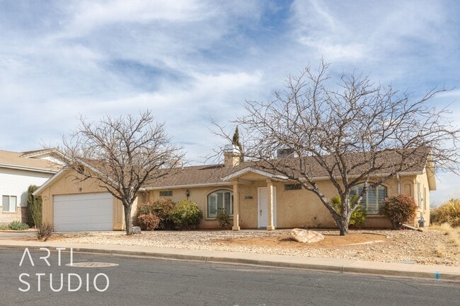 1686-1686 Tamarisk Dr in Santa Clara, UT - Building Photo - Building Photo