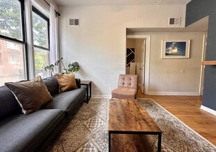 906 N Damen Ave in Chicago, IL - Building Photo - Building Photo