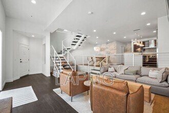 9842 Portola Dr in Beverly Hills, CA - Building Photo - Building Photo