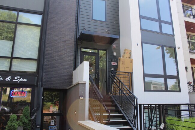 3817 14th St NW, Unit 7 in Washington, DC - Building Photo - Building Photo