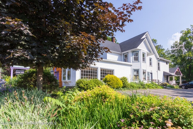35 Mill Hill Rd in Woodstock, NY - Building Photo - Building Photo