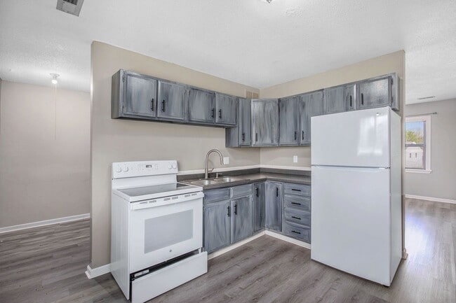 1039 N Aztec Ct
