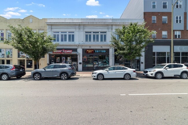 property at 821 W Broad St