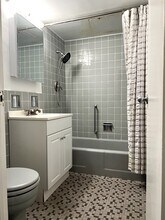 253 E Delaware Pl, Unit 7E in Chicago, IL - Foto de edificio - Building Photo