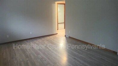 215 Boston Hollow Rd in Elizabeth, PA - Foto de edificio - Building Photo