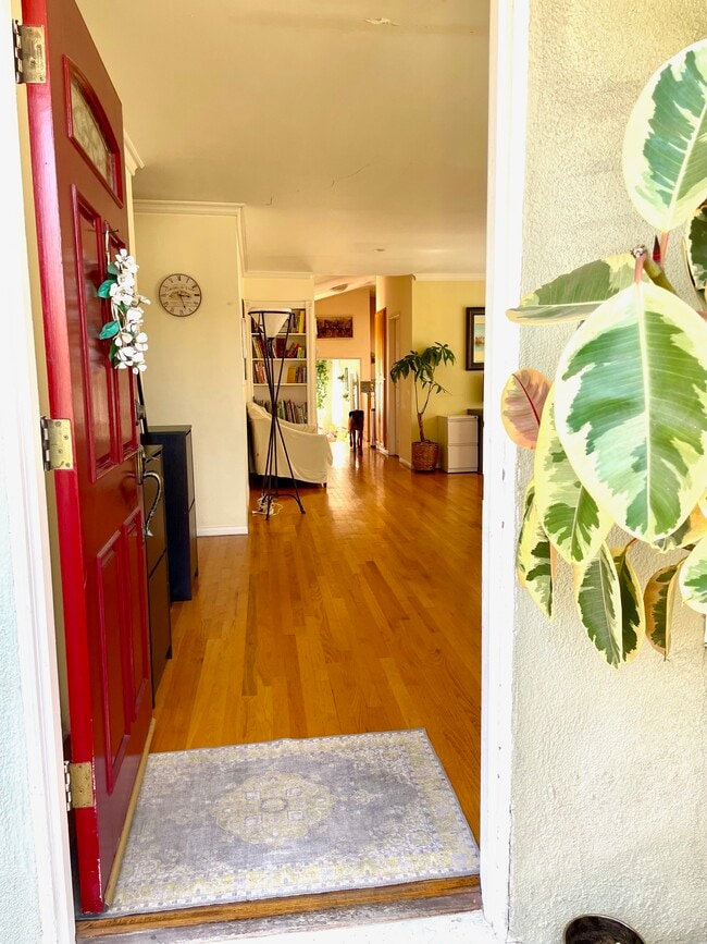 1136 8th St in Hermosa Beach, CA - Foto de edificio - Building Photo