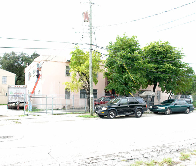 190 NW 69th St in Miami, FL - Building Photo - Building Photo