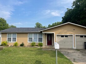 1103 Williams Ave in Cleburne, TX - Building Photo