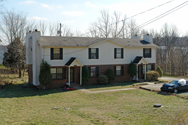 701-703 Old Due West Ave in Madison, TN - Building Photo - Building Photo