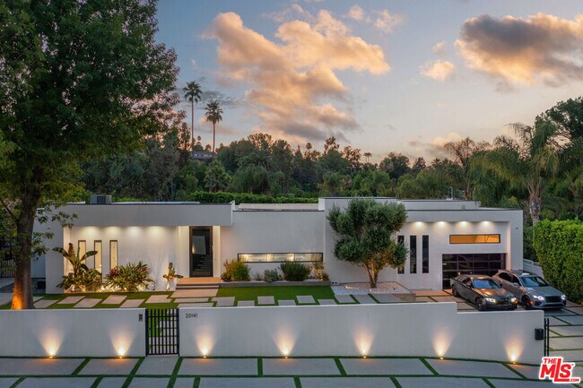 20141 Wells Dr in Los Angeles, CA - Building Photo - Building Photo
