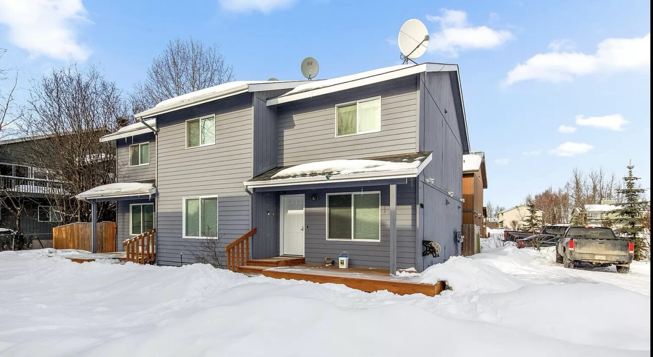 9910 Grange Dr, Unit A in Anchorage, AK - Building Photo