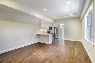 107 Library St, Unit 3 in Chelsea, MA - Building Photo - Building Photo