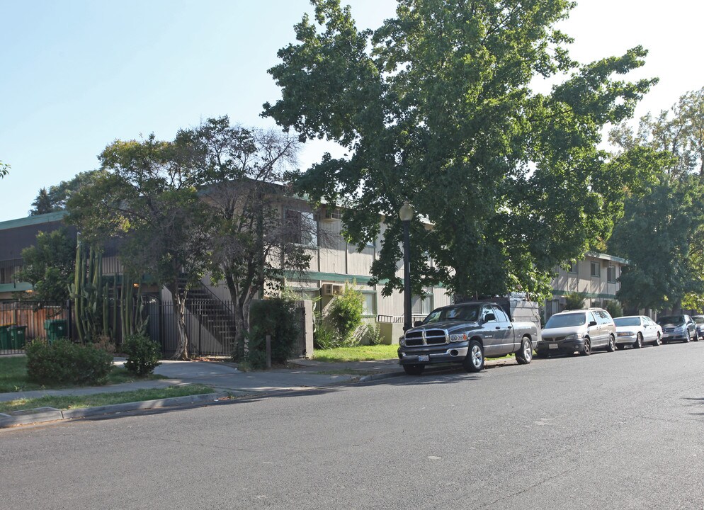 Claremont Manor Apartments in Stockton, CA - Building Photo