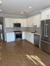 134 Chelsea St, Unit 2 in Boston, MA - Foto de edificio - Building Photo