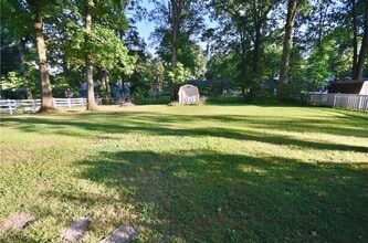 365 Sleepy Hollow Dr in Canfield, OH - Foto de edificio - Building Photo