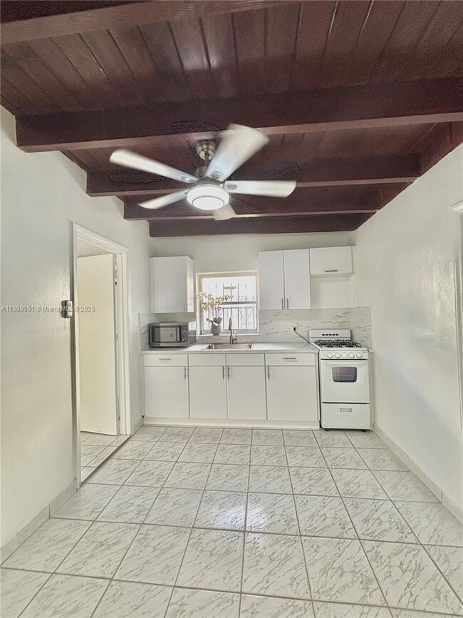 618 E 24th St in Hialeah, FL - Building Photo - Building Photo