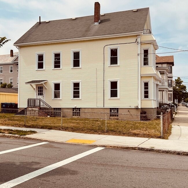 21 Page St in New Bedford, MA - Building Photo - Building Photo