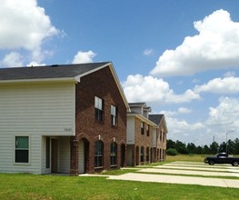 Pine Landing Townhomes in Houston, TX - Building Photo - Building Photo