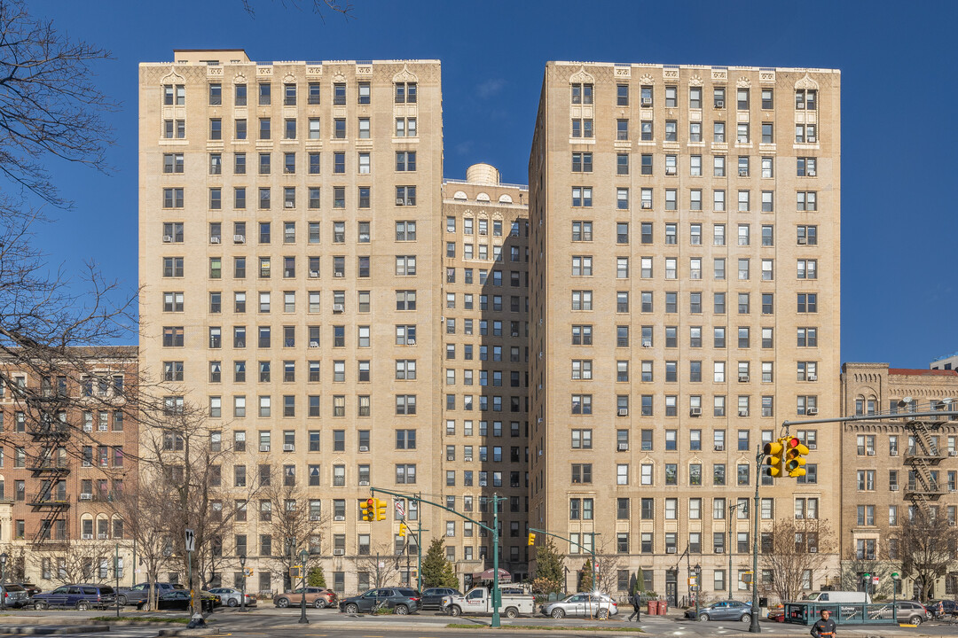 Turner Towers in Brooklyn, NY - Building Photo