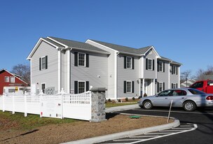 Saye Brooke Village South in Old Saybrook, CT - Building Photo
