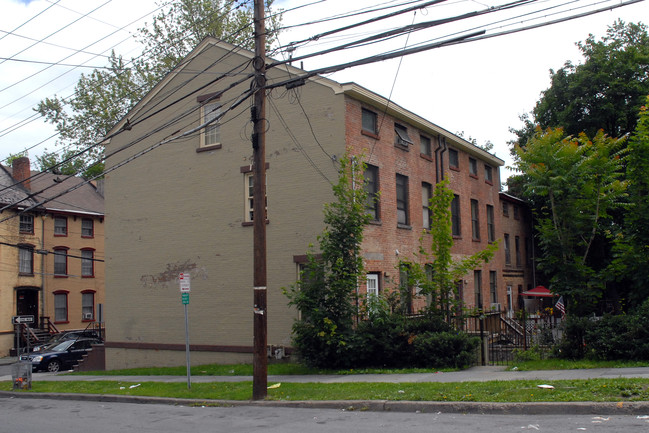 173 Chambers St in Newburgh, NY - Building Photo - Building Photo