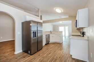 1212 Alhambra Crest Dr in Ruskin, FL - Building Photo - Building Photo