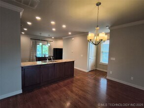1331 E 41st Pl, Unit A203 in Tulsa, OK - Building Photo - Building Photo