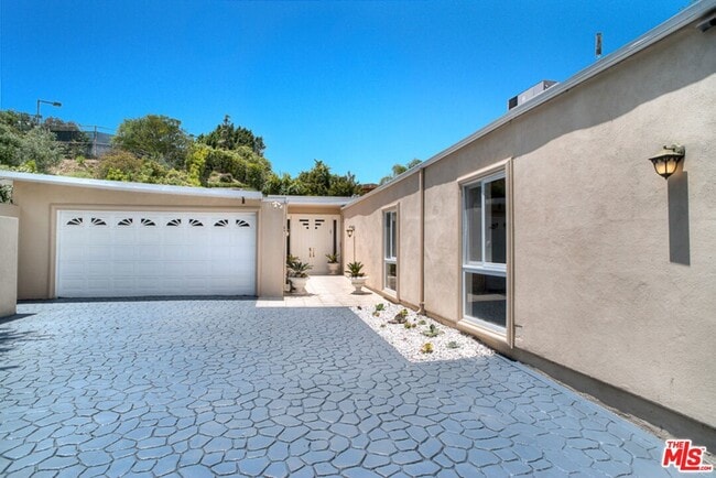 3835 Sapphire Dr in Los Angeles, CA - Building Photo - Building Photo