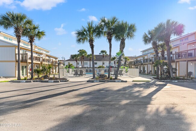 8115 Thomas Dr in Panama City, FL - Building Photo - Building Photo