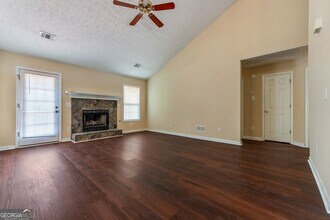 1510 Twin Manor Dr in Loganville, GA - Building Photo - Building Photo
