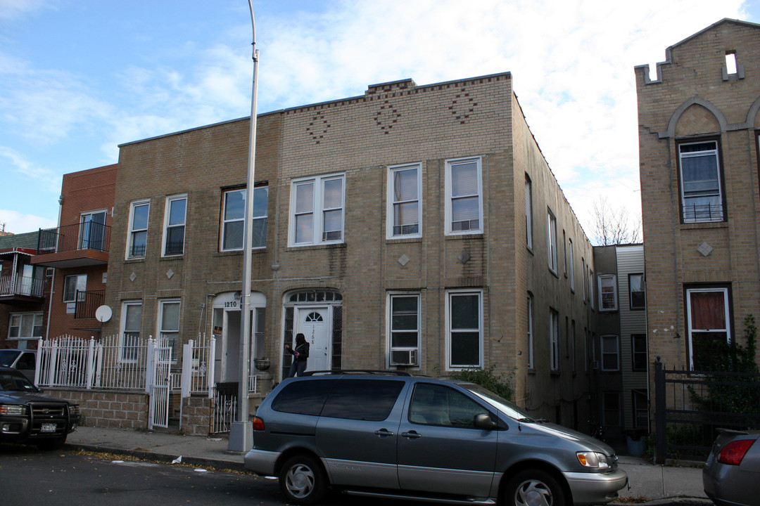 1268 Fteley Ave in Bronx, NY - Foto de edificio