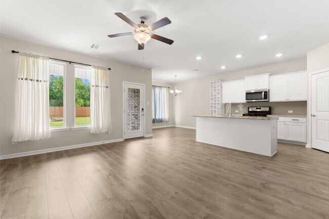 1647 Reserve Dr in Westlake, LA - Building Photo - Building Photo