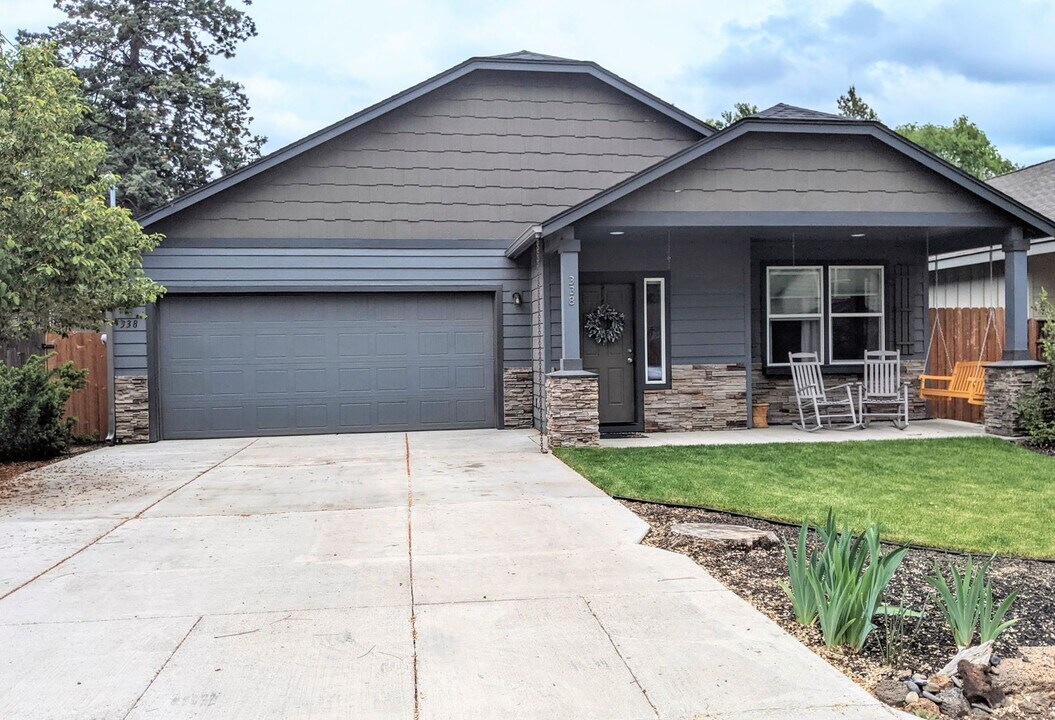338 SE Silvis Ln in Bend, OR - Building Photo