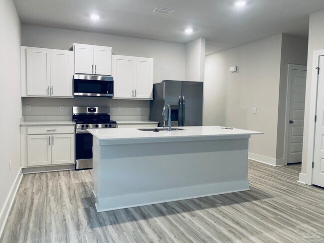 9908 Starling Dr in Pensacola, FL - Building Photo - Building Photo