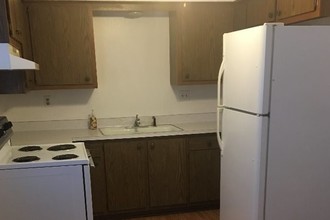 1960 S 79th St, Unit 2 in West Allis, WI - Foto de edificio - Building Photo