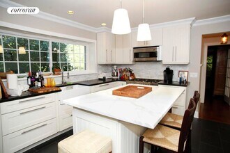 144 Woodbine Dr in East Hampton, NY - Building Photo - Building Photo