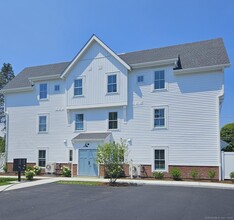 100D Danbury Rd in Ridgefield, CT - Building Photo - Building Photo