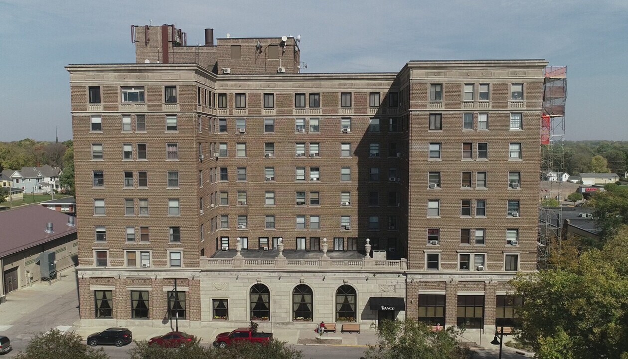 The Manor in Mason City, IA - Foto de edificio